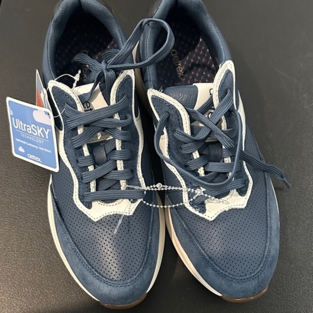 NWT  Aetrex Blue and White Women's Sneakers size 7.5 to 8 US